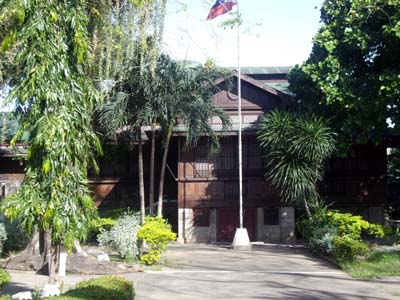 Laurel Memorial Library in Tanauan - Places to see